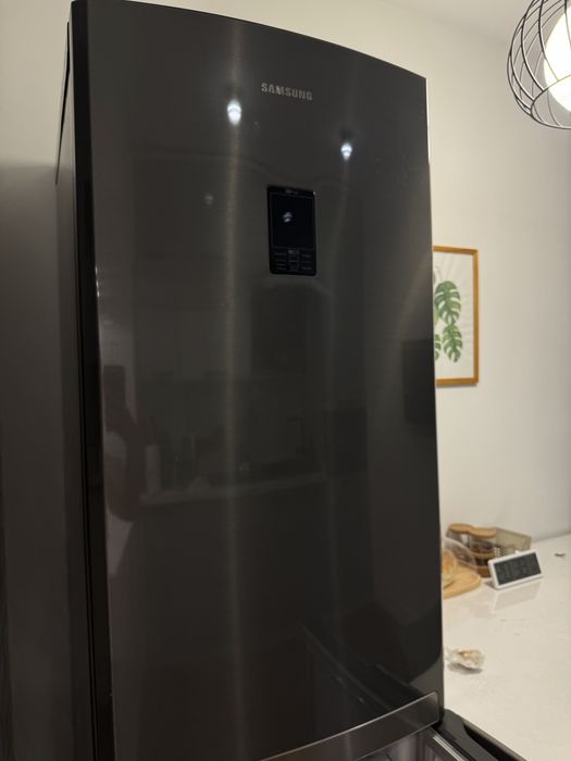 Холодильник Samsung