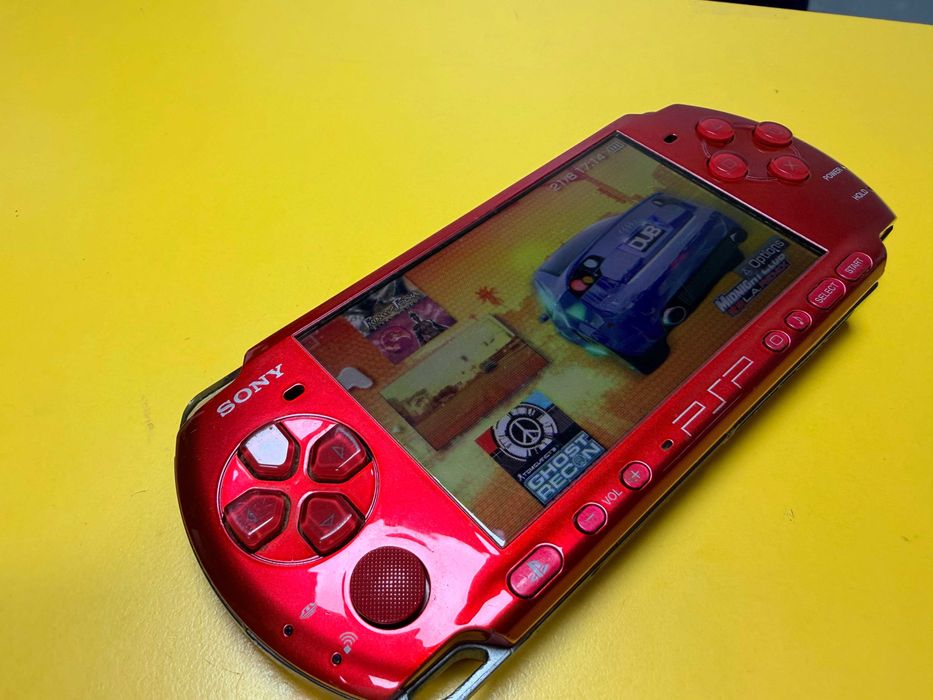 Sony PSP 3000 Playstation Portable - 16G с качени  игри