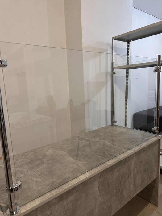 Стекло для витрины со стойками