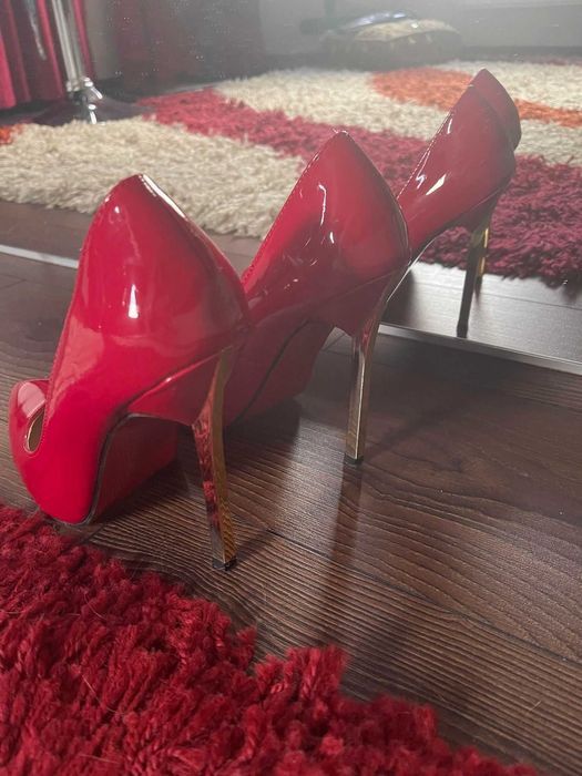 Pantofi piele rosie lacuită