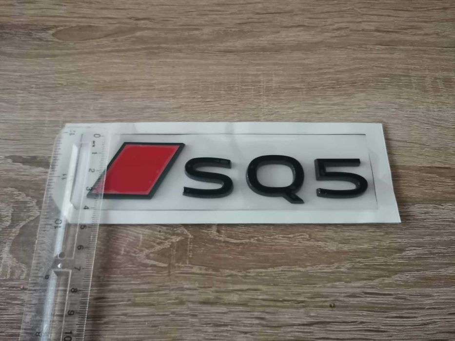 емблема Audi SQ5 нов стил черно с червено