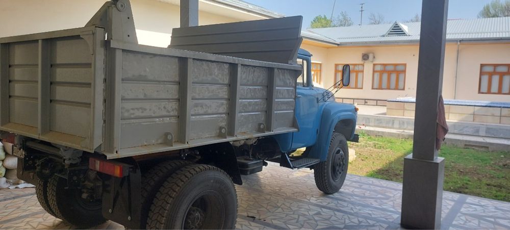 zil 130 kvadrat sotiladi