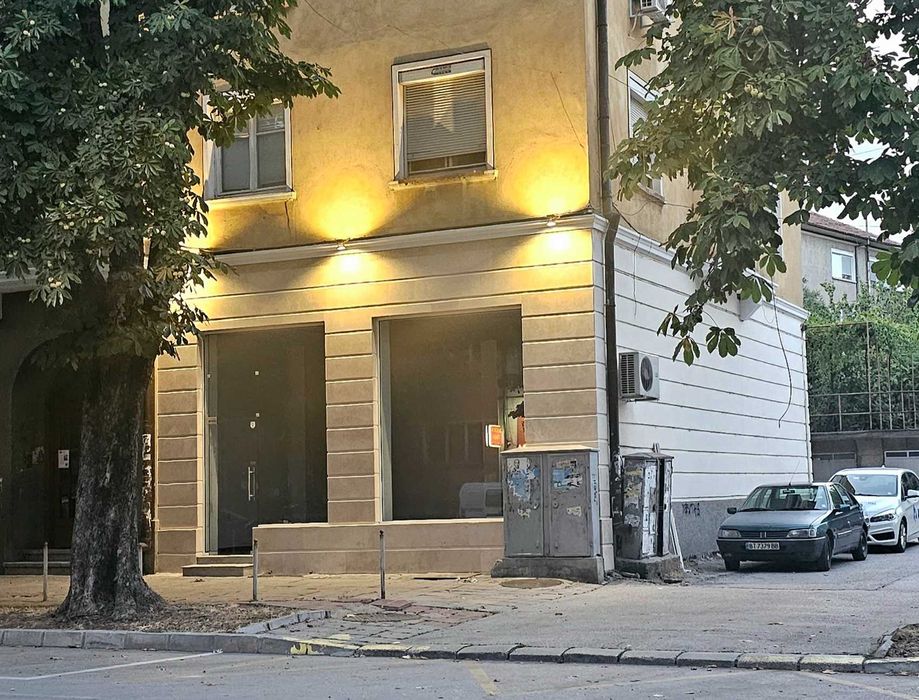 Продава се Магазин в Велико Търново, Център - 55 кв.м за 2728 €/кв.м - Снимка #2