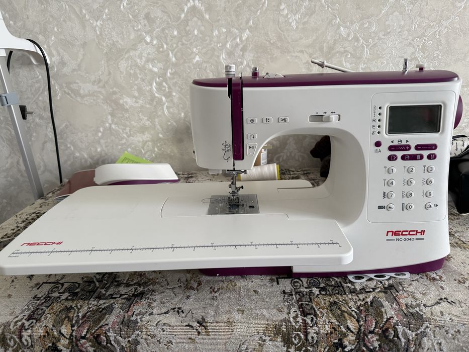 Бытовая швейная машинка necchi