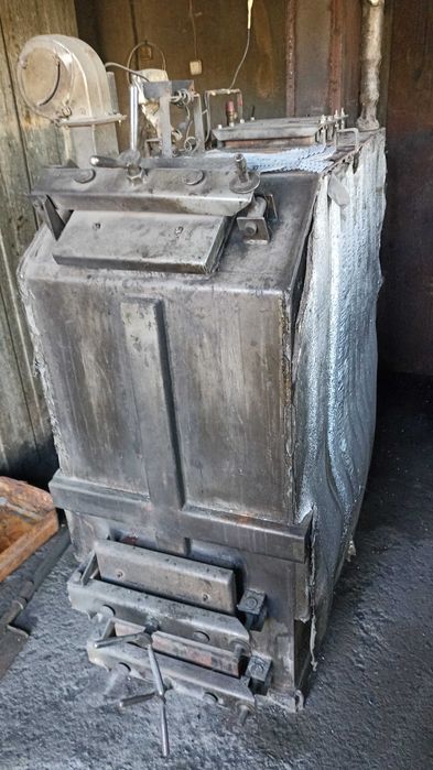 Продам котел и трубы отопления