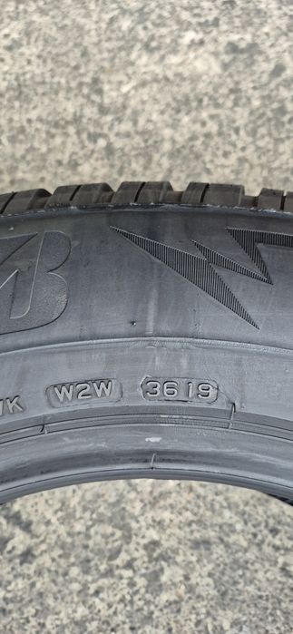 4 anvelope iarna Bridgestone 235/65/18.Pretul este pe bucata.