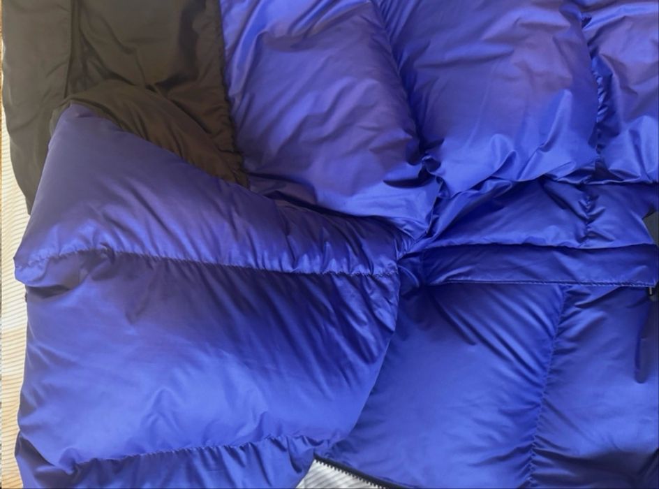 Geaca The North Face neagra si mov