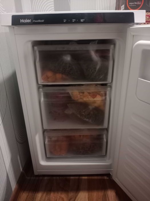 продается морозильная камера Haier
