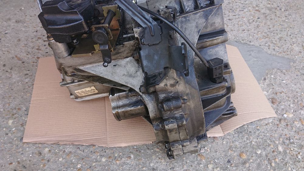 Ръчна 5 степенна скоростна кутия 2S4R 7002 AD, XS4R- 7F096 за форд фокус МК1 до 2004година.