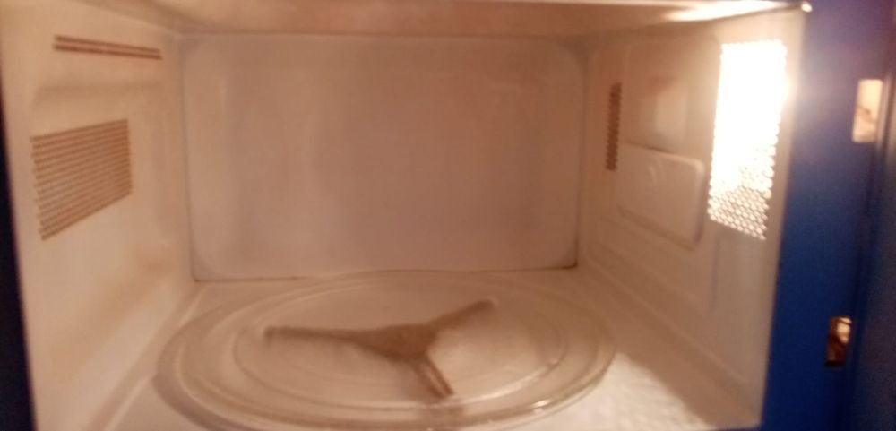 Продаю микроволновую печь  бу