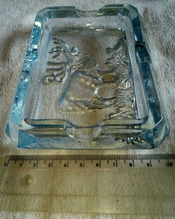 пепелник със лос. стъкло