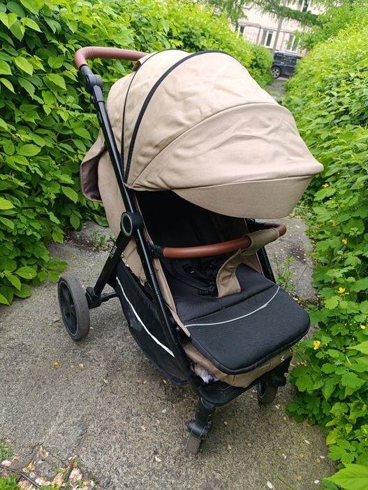 Продам коляску все сезонную