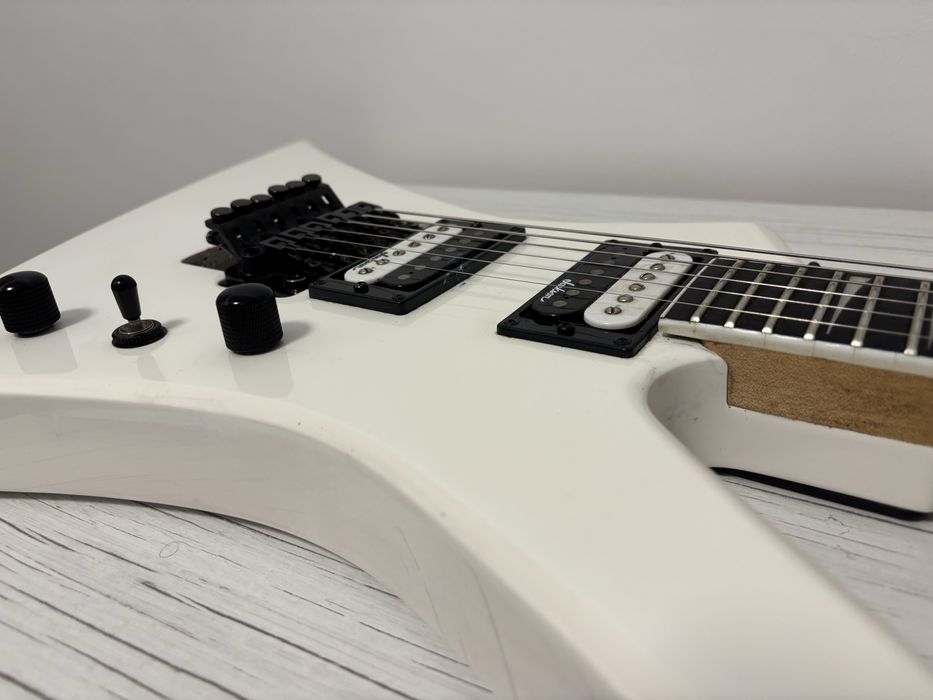 Jackson JS32 Kelly Snow White
