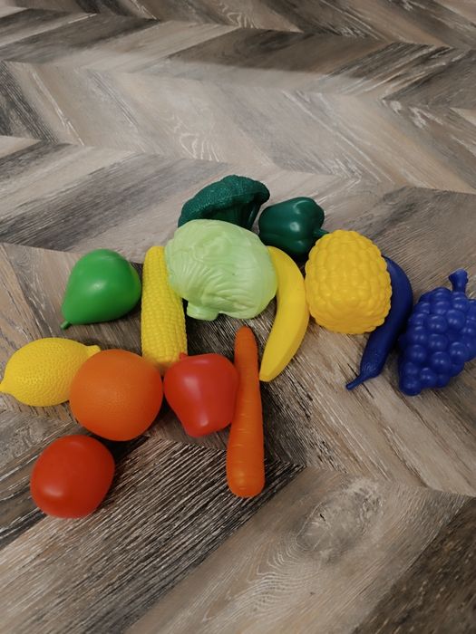Продам б/у игрушки Овощи и Фрукты