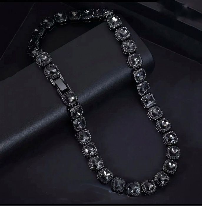 Мъжки хип-хоп ланец