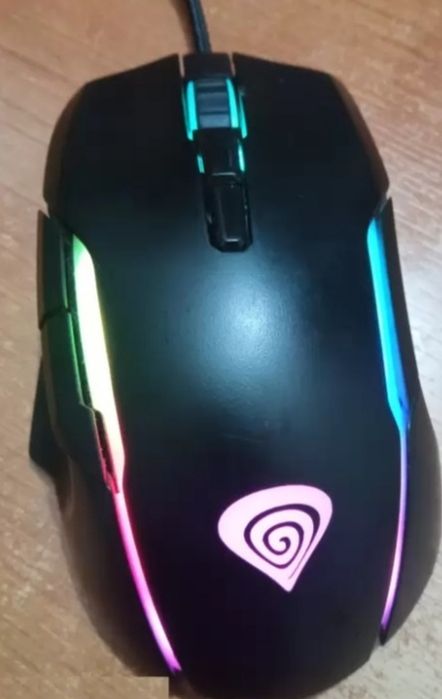 Vand Mouse Gaming Genesis Xenon 220 cu fir mufa USB si Iluminare RGB.