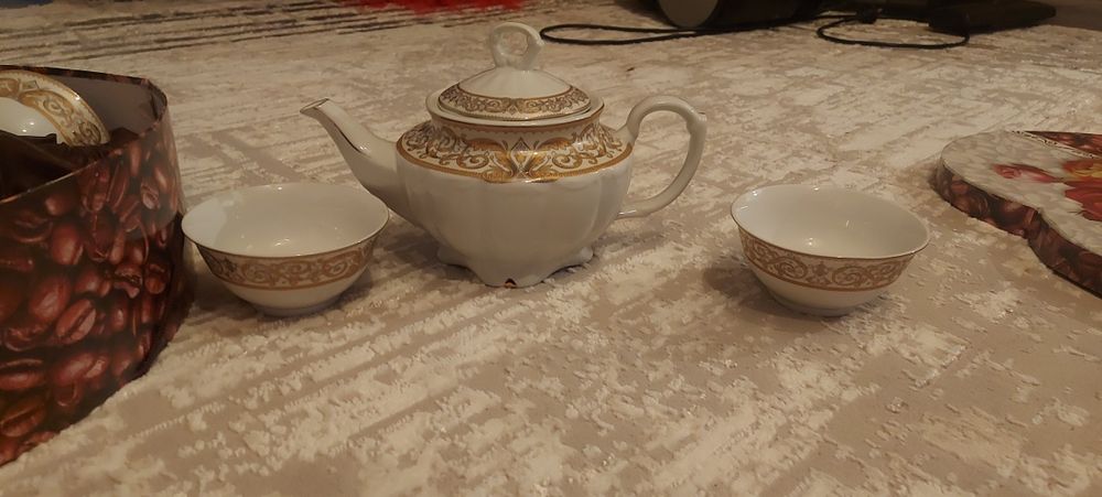 Посуда набор чайника и чашек