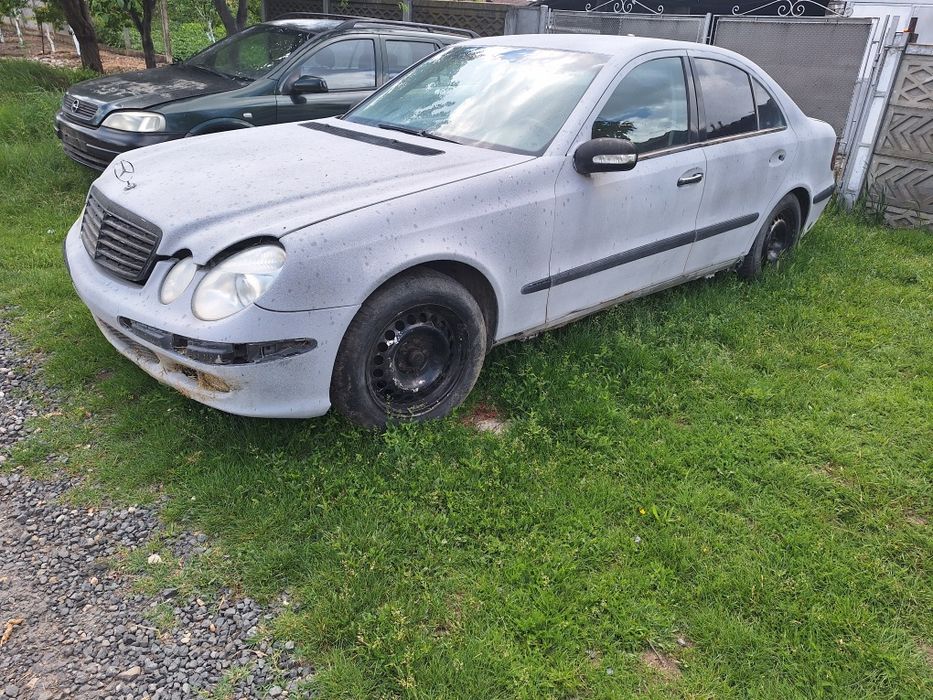 Dezmembrez mercede e class w211