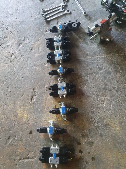 Distribuitoare jcb .