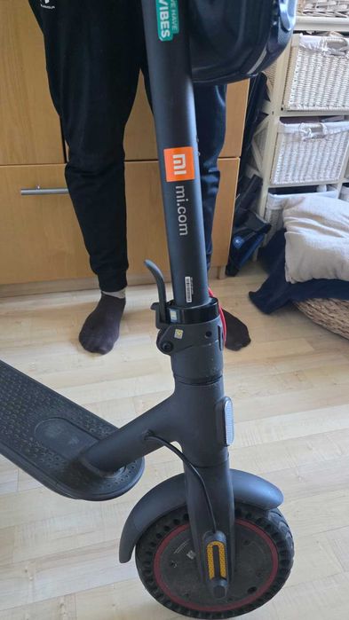 Trotineta electrica Xiaomi Mi Electric Scooter Pro 2, putere motor 300 W, autonomie max. 45 Km, viteza maxima 25 Km/h, Negru
