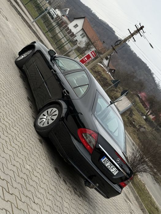 Vând Mercedes-Benz E class