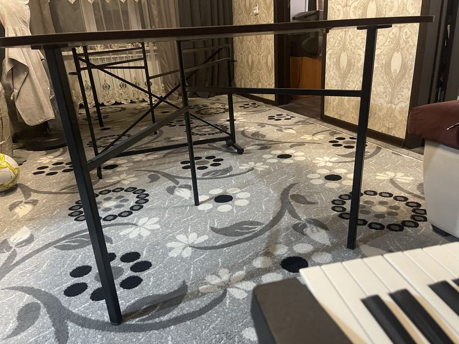 Продам гостевой стол