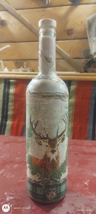 Стъклена бутилка с декупаж