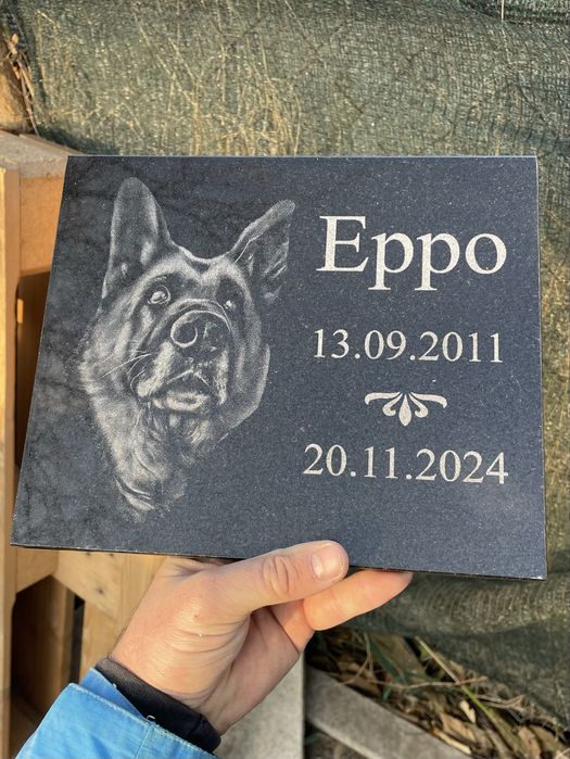 Гравиране върху черен гранит – Паметни плочи, подаръци, икони