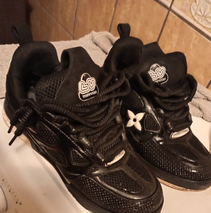 LV skates purtate de 3 ori