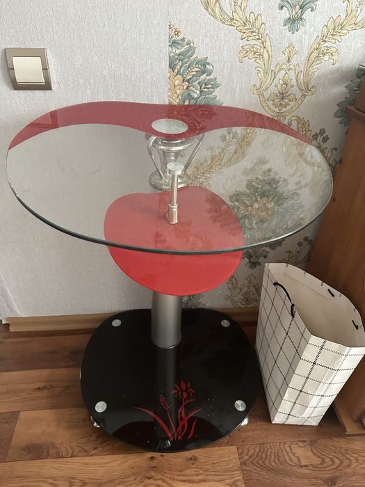 Журнальный стол стеклянный