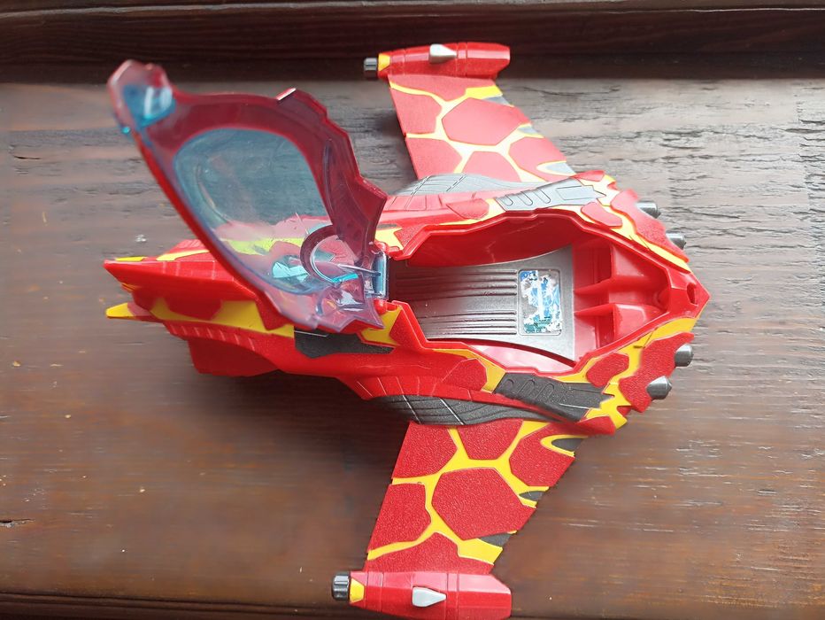 BEN10 / Бен Тен Каравана, ръкавица, самолет и фигурки