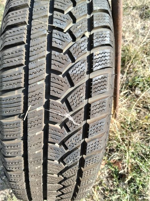 Vând set 4 roți cu anvelope de iarna 185/65R15