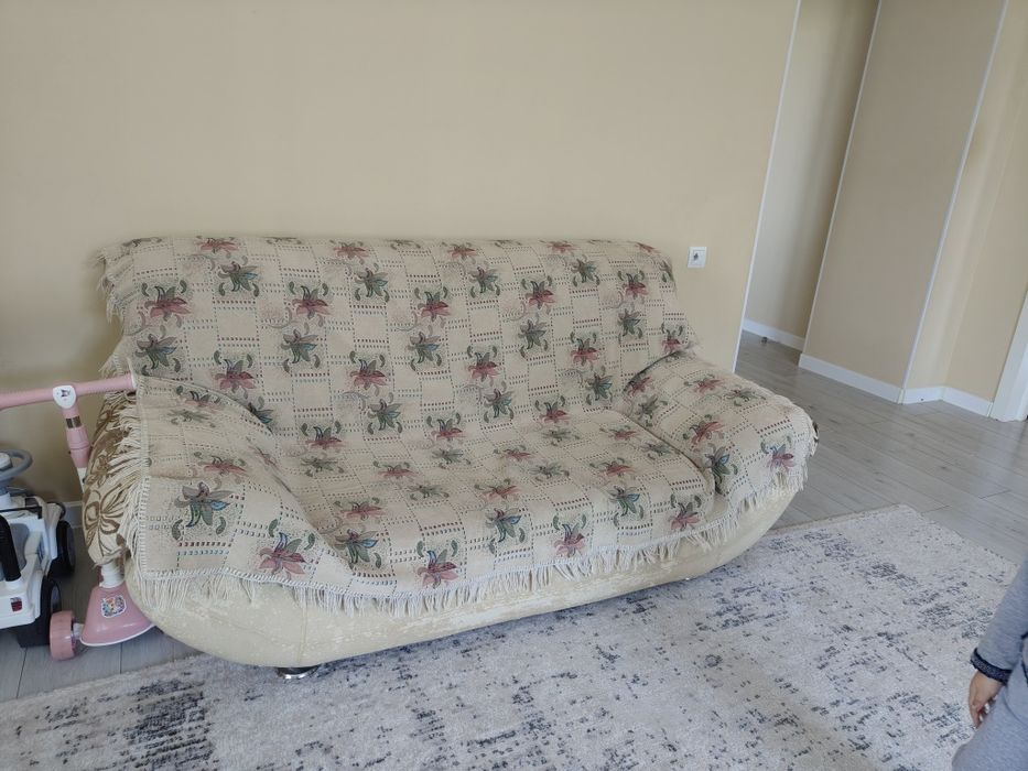 Продам уголок в хорошем состоянии