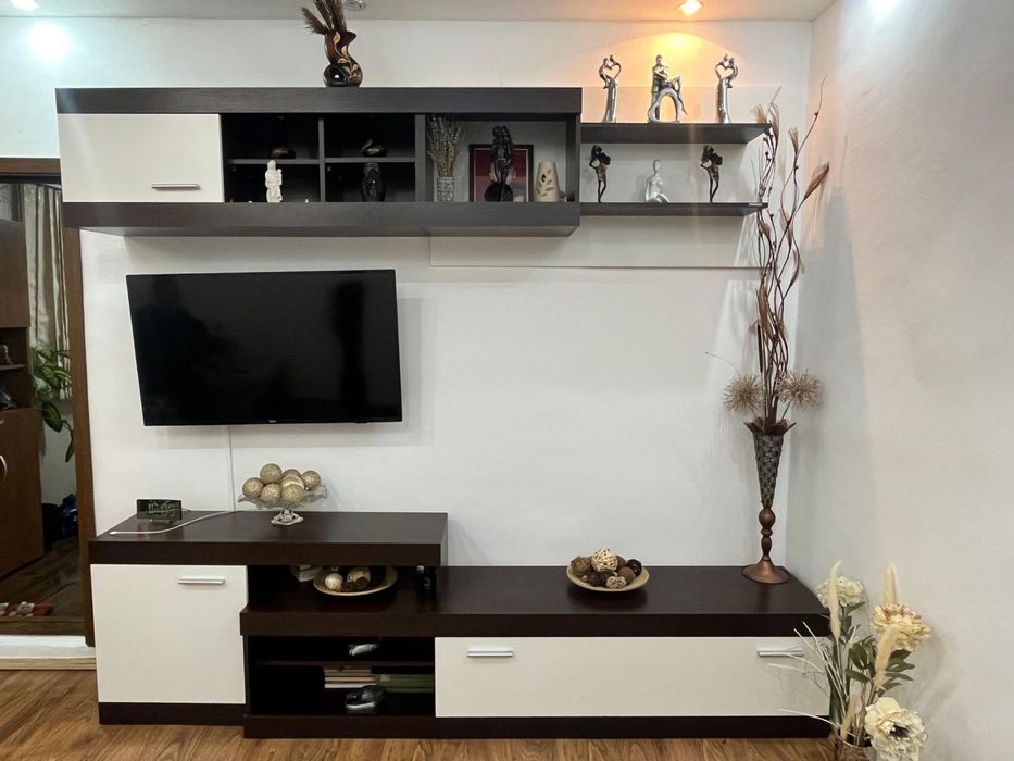 Biblioteca si covor negociabil