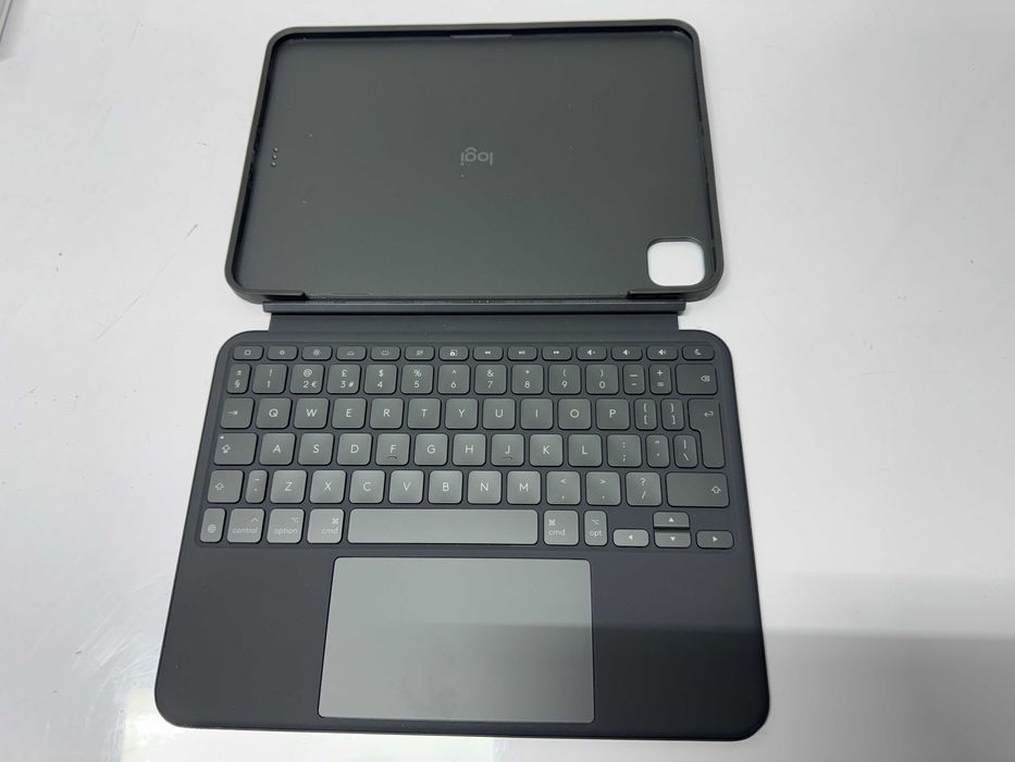 Клавиатура Logitech Combo Touch iPad Pro 11/ M4