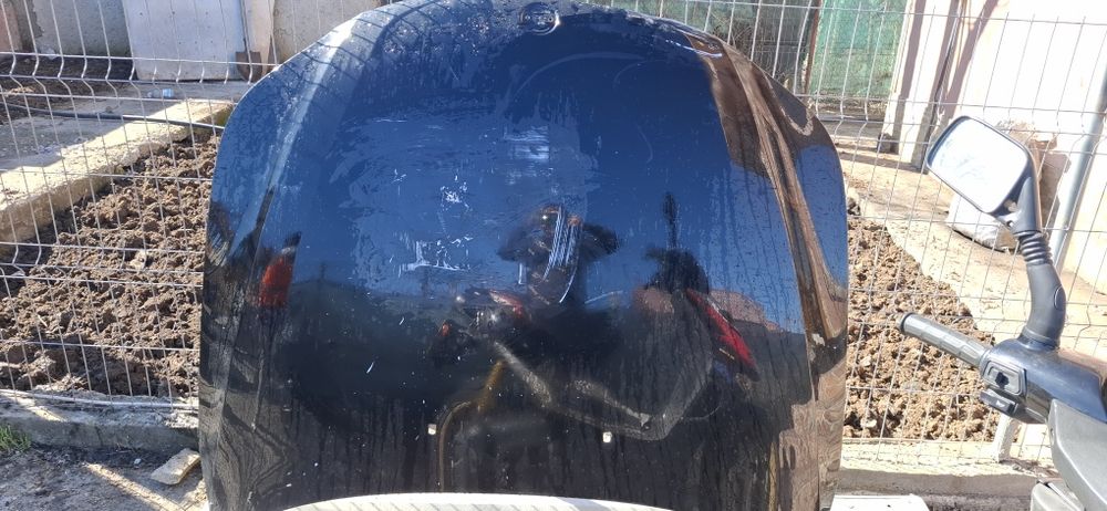 Vand capota si bara spate cu gauri si mufe de senzori  pentru BMW E60