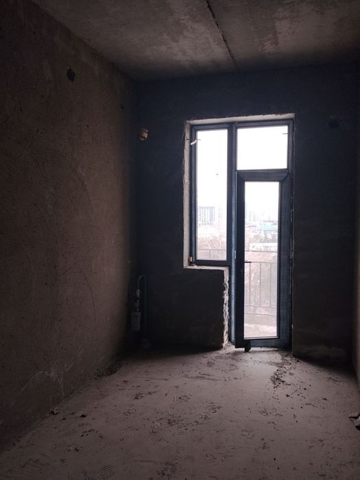 Тезда 1 хонали 5 каватда жойлашган квартира сотилади Манзил Шарк 1  sh