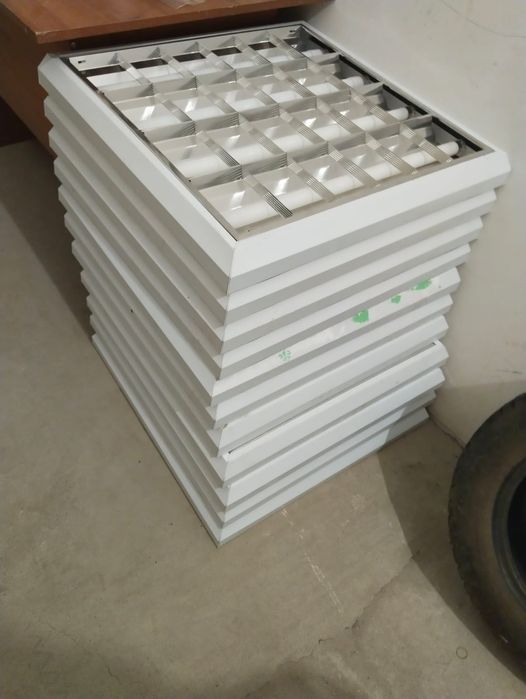 Светильники накладные потолочные