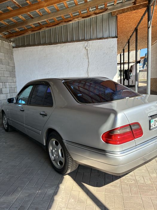 Mercedes-Benz E 320 Avangard