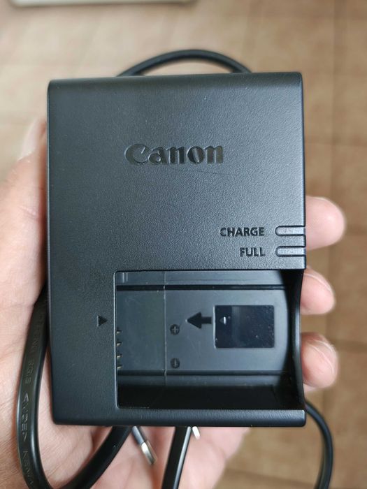 Ново зарядно LC-E17E за батерии LP-E17.Цена 20€