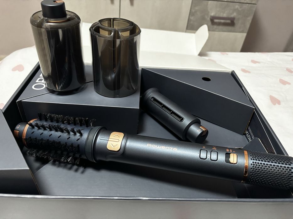 ЧИСТО НОВ сешоар- маша ROWENTA