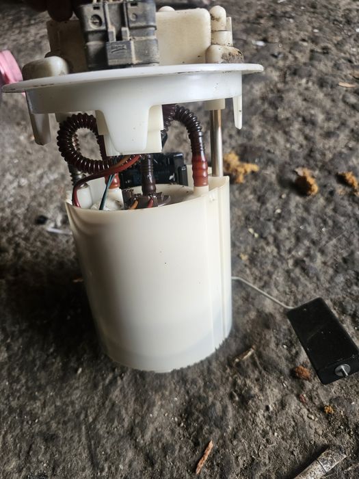 Peugeot 207 Pompă combustibil în rezervor 9657035980