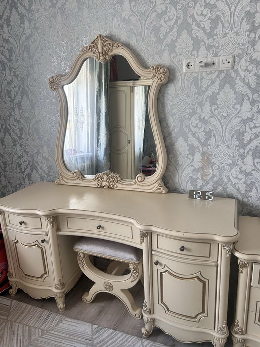 Спальный гарнитур