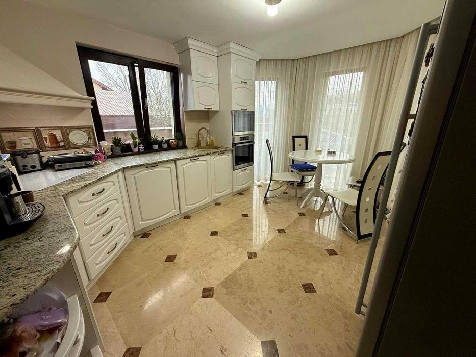 Casa ,Vila langa padure ,teren + livada 4500mp, JACUZZI, Panouri 10kw