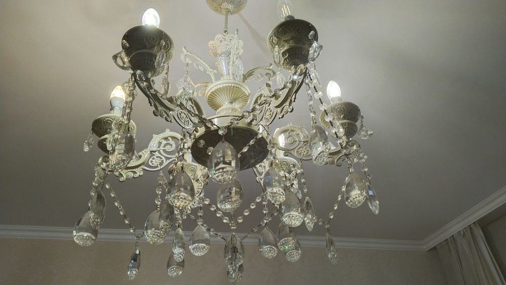 Продаётся люстра.