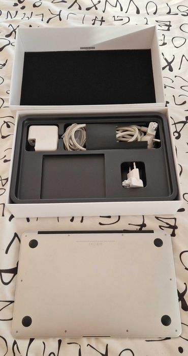 Лаптоп Apple MacBook Air 11 (MJVM2ZE/A)