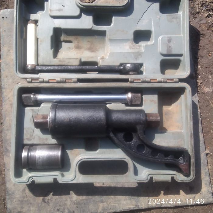 Продам балоный ключ (мясорубка)