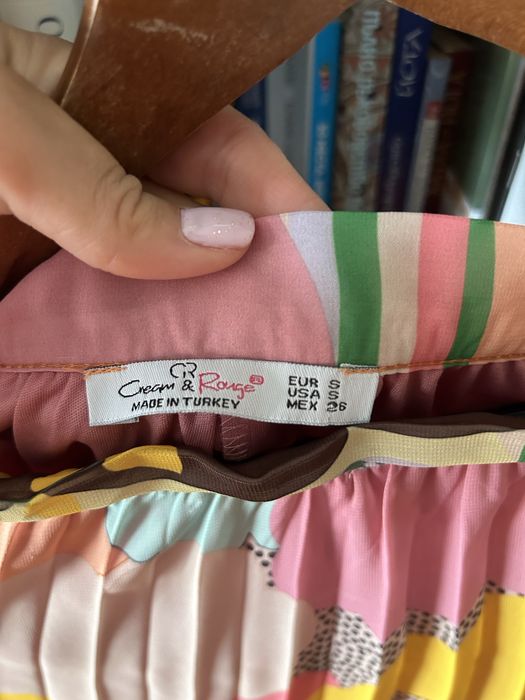 Дамска пола тип плисе * размер S * чисто нова