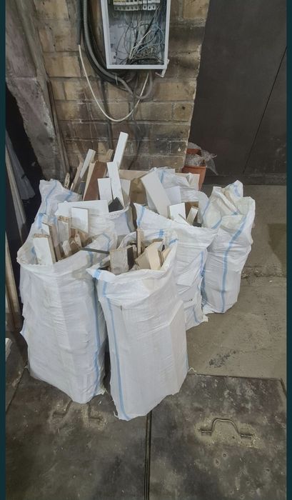 Дрова, дрова в мешках