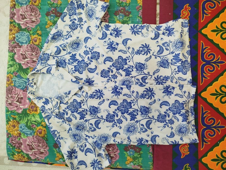 Продам 2 рубашки.